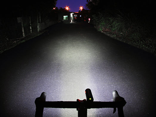 Luz delantera para bicicleta Ravemen CR800