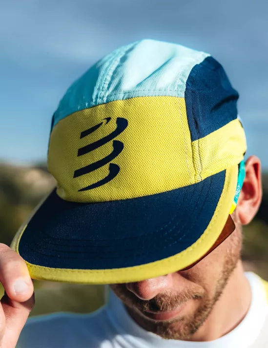 Gorro Jockey Compressport 5 Panel Light Cap (Colores Azul, verde, amarillo)