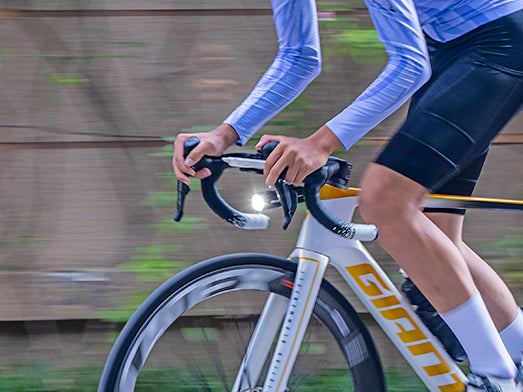 Luz delantera para bicicleta Ravemen K1800
