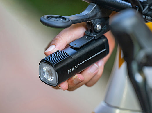 Luz delantera para bicicleta Ravemen K1800