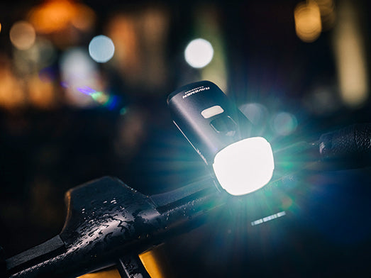 Luz delantera para bicicleta Ravemen K1800