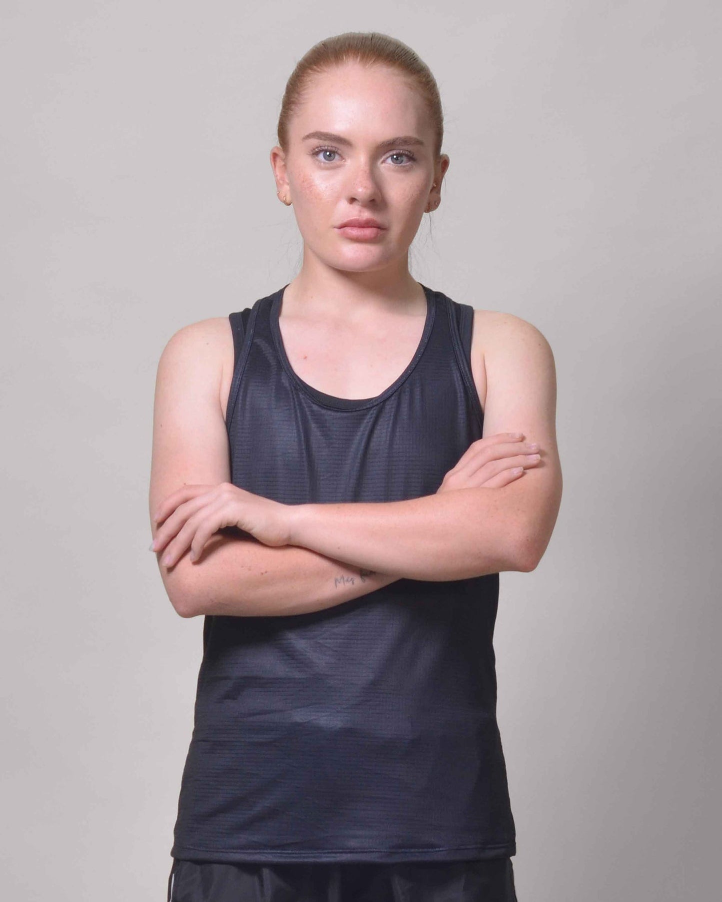 Polera Running Gavia - Camiseta de correr sin mangas. Mujer (Negro Tiniebla)
