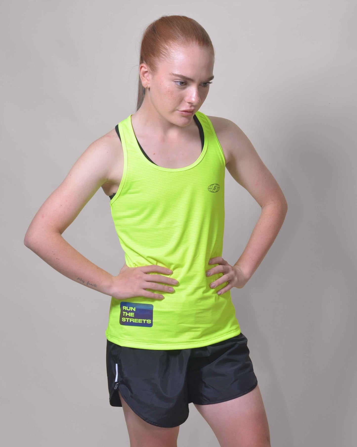 Polera Running Gavia Flow Green - Camiseta de correr sin mangas. Mujer (Amarillo)