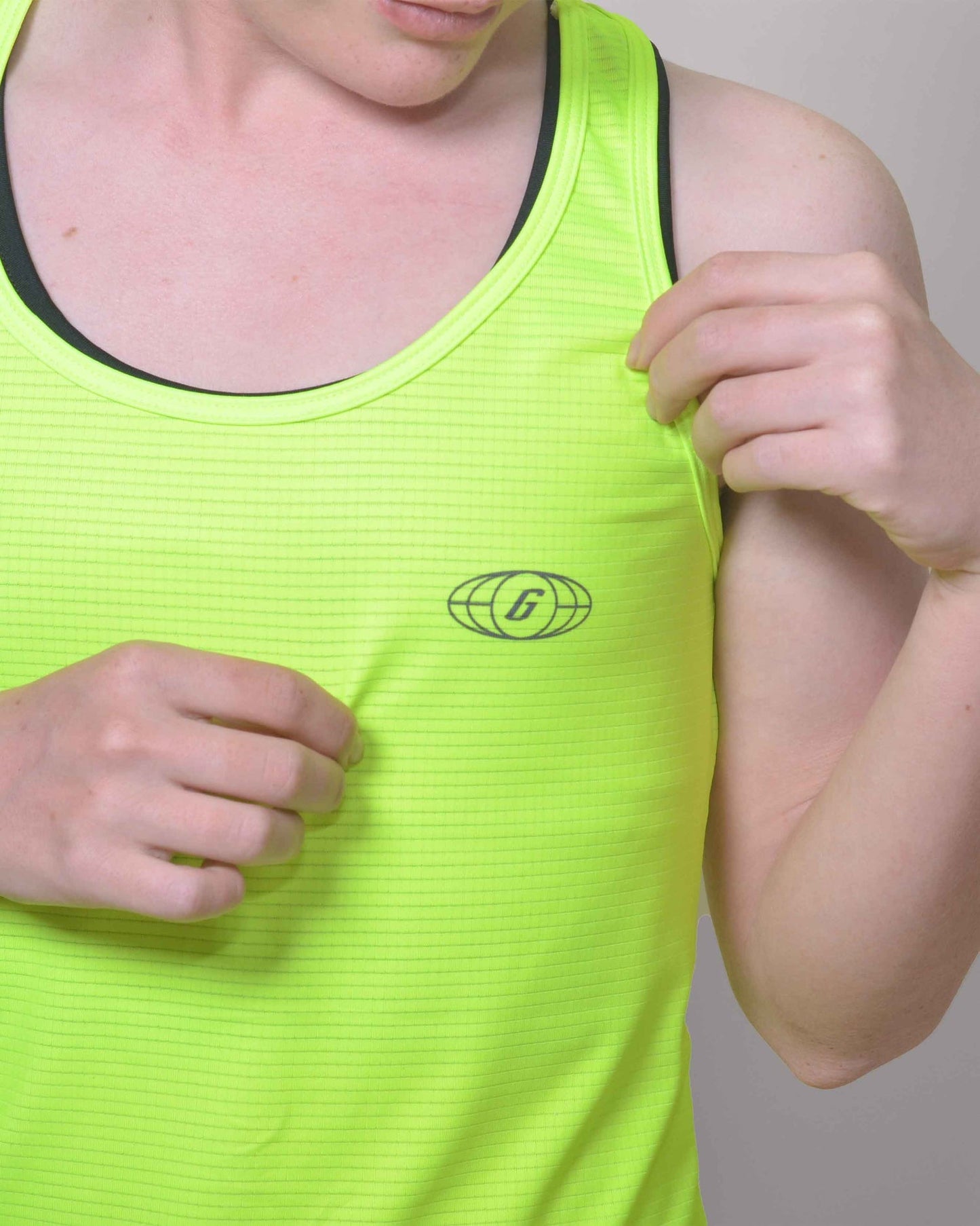 Polera Running Gavia Flow Green - Camiseta de correr sin mangas. Mujer (Amarillo)