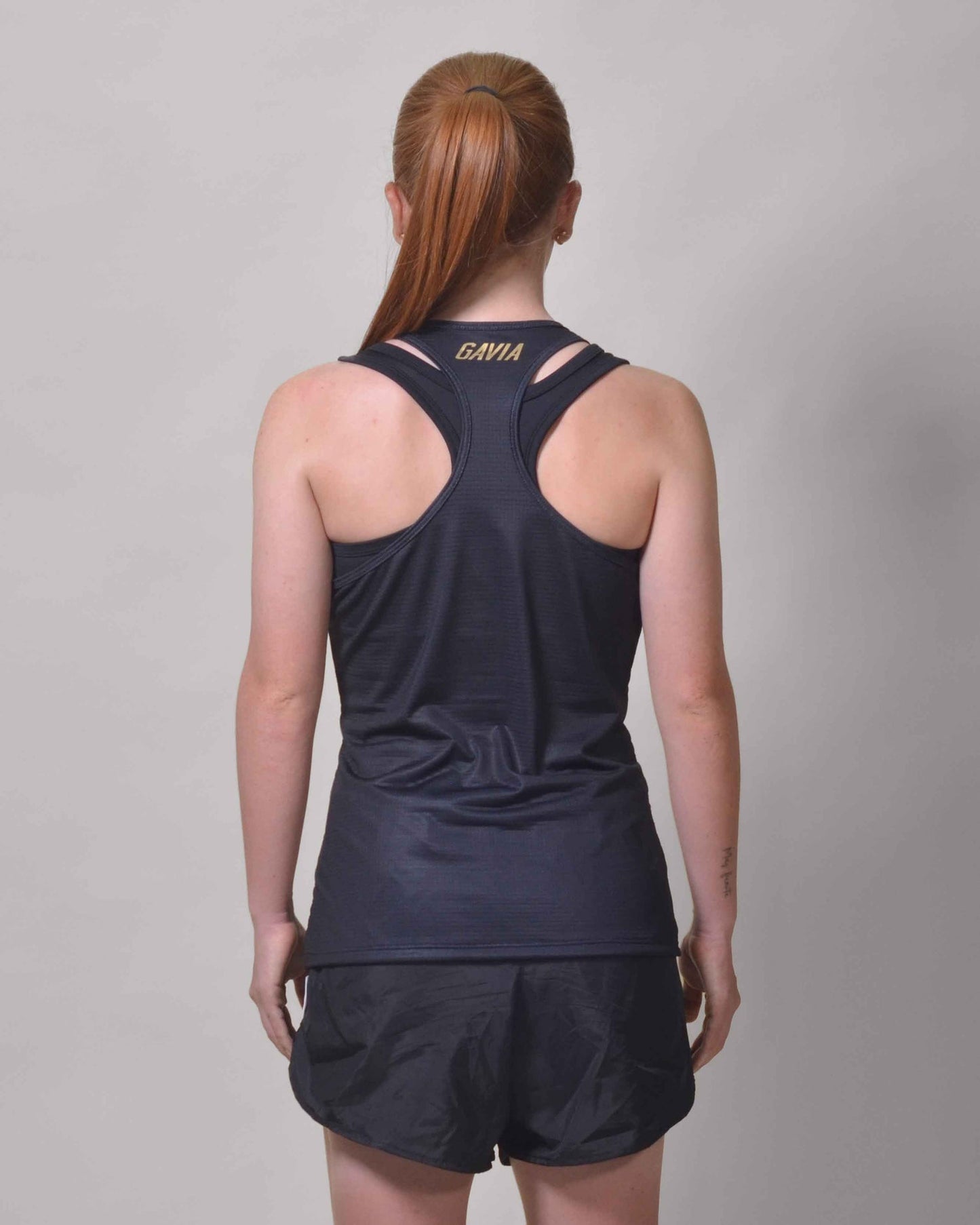 Polera Running Gavia - Camiseta de correr sin mangas. Mujer (Negro Tiniebla)