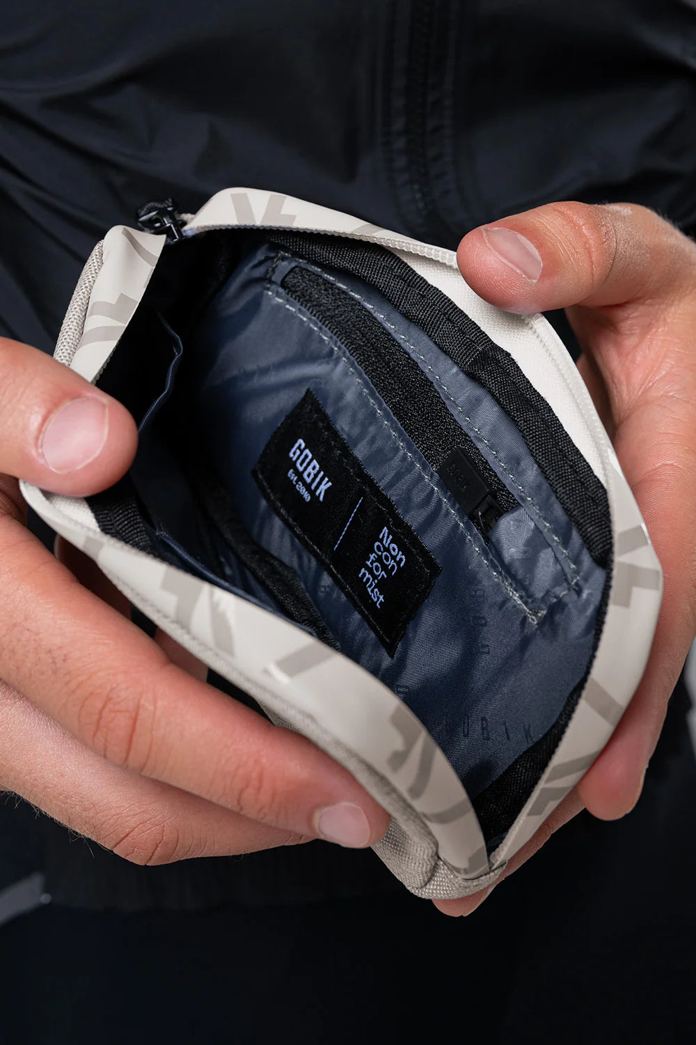 Gobik Essential 2.0 – Funda deportiva compacta para celular unisex.