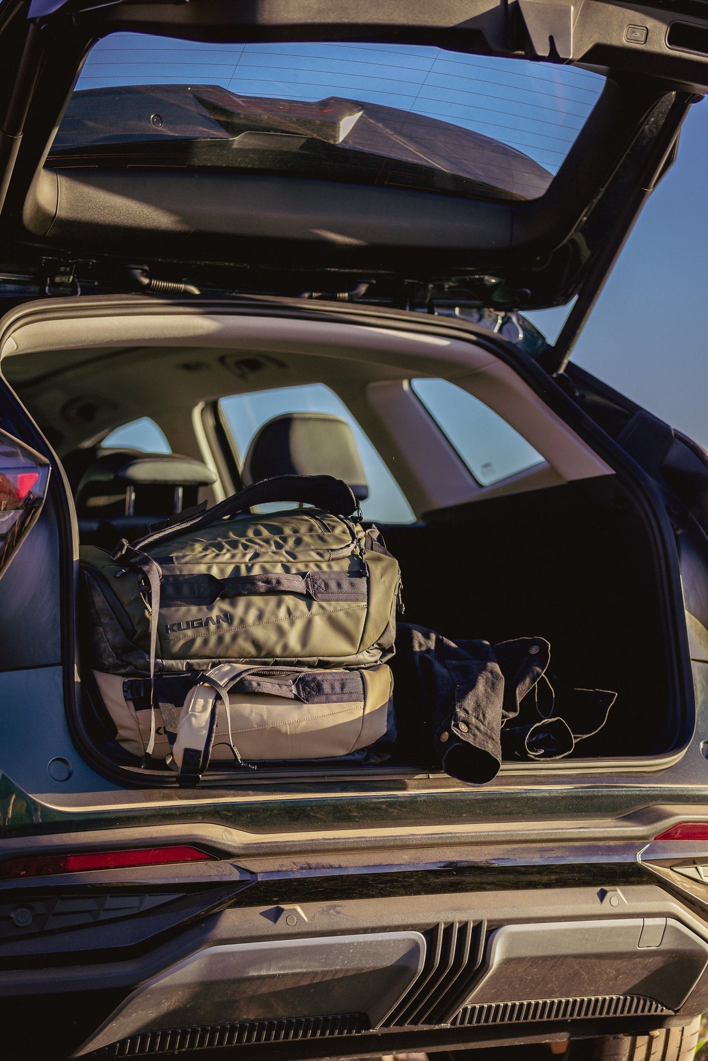 Kugan Duffel 40L - Bolso Mochila Carbon Black (Negro)