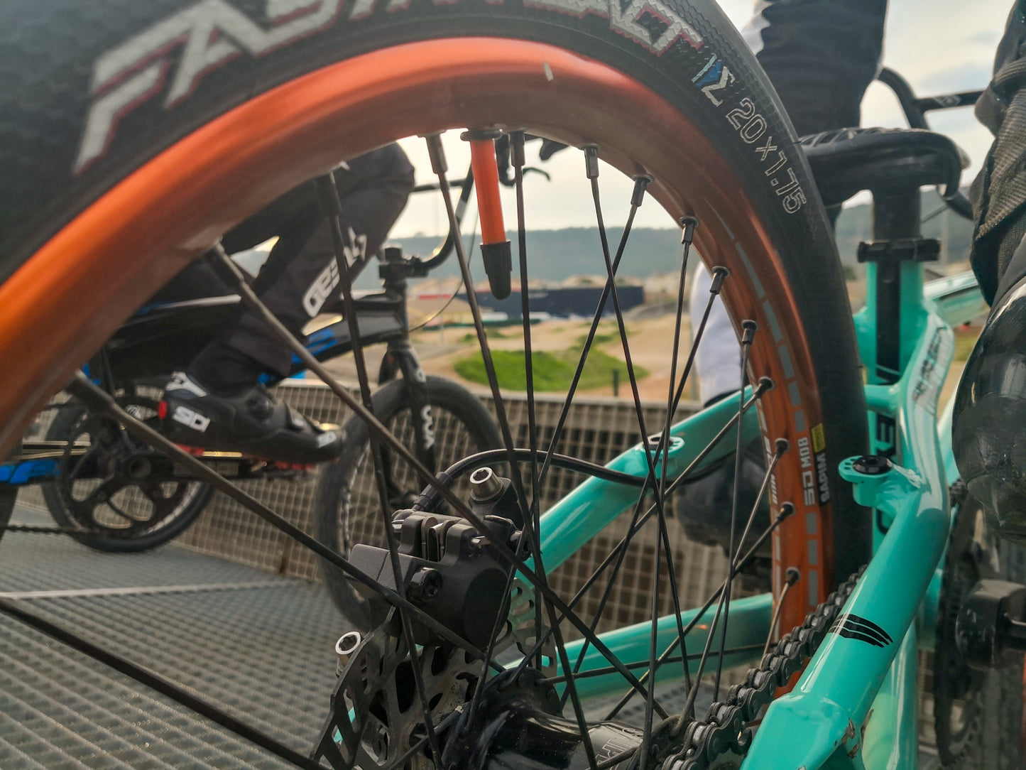 Camara ciclismo ultraliviana TUBO BMX aro 22" a 24"