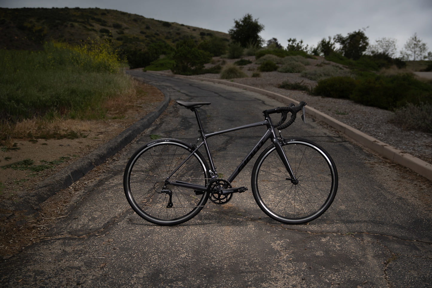 Bicicleta Giant Contend 3 (2 Colores: Negro y Gris Oscuro)