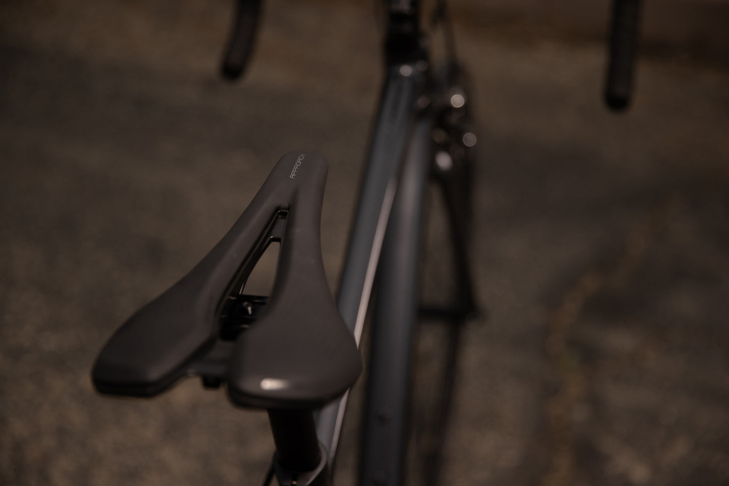 Bicicleta Giant Contend 3 (2 Colores: Negro y Gris Oscuro)