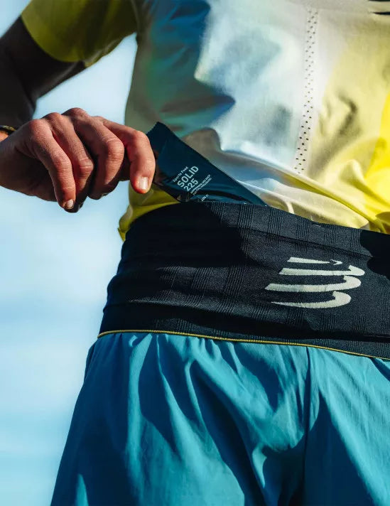 Free Belt Compressport - Banano, portanumero y más (Azul-amarillo)