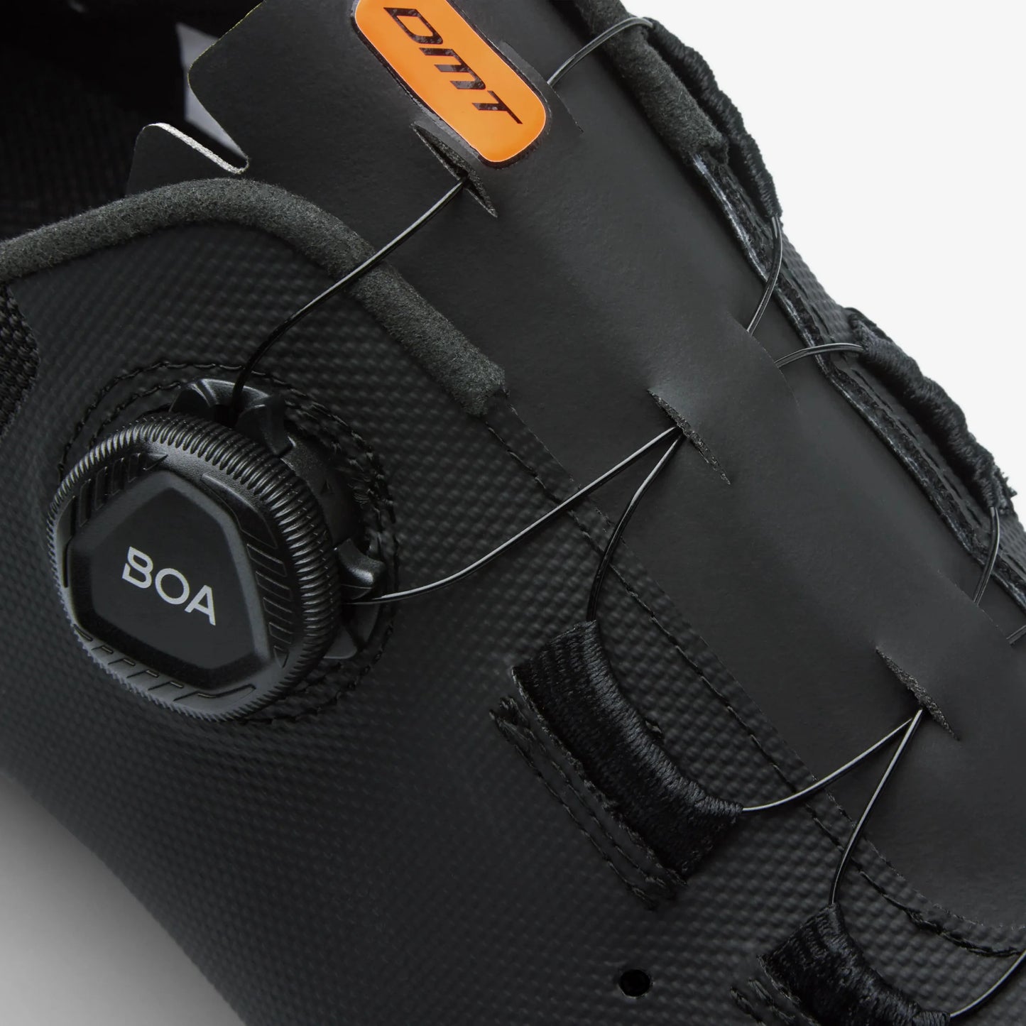 DMT KR1 – Zapato de ciclismo de ruta con suela de carbono. (Negro-Blanco)