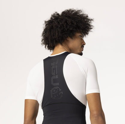 Calza AGU Aero Performance Pro vista detalle de corte sobre la rodilla