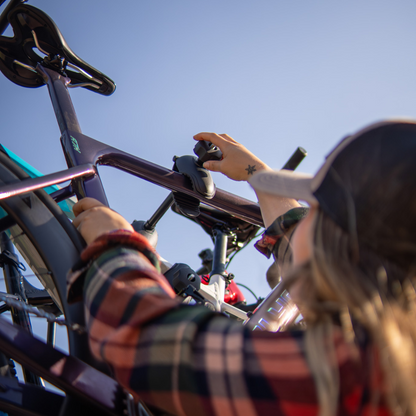 Portabicicleta Kugan Aspen 3 - 3 Bicicletas En maleta portalón (Sin enganche)