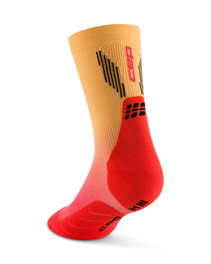 CEP Core Run Gradient Mid Cut 5.0 – Calcetines de compresión de running de corte medio (2 colores).