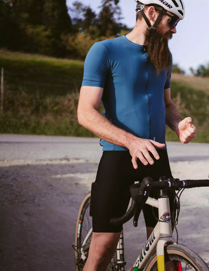 Bicycle Line Sterrato S4 – Calza con tirantes de ciclismo con bolsillos laterales para hombre, negra.