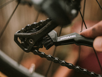 Dynamic drivetrain detailing brush