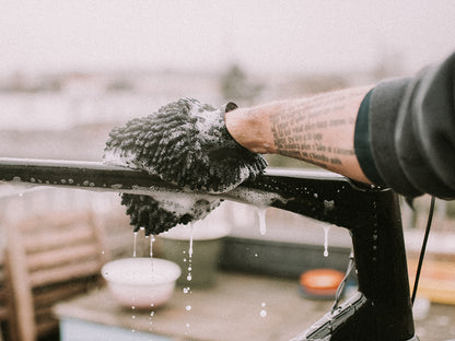 Dynamic microfibre cleaning glove