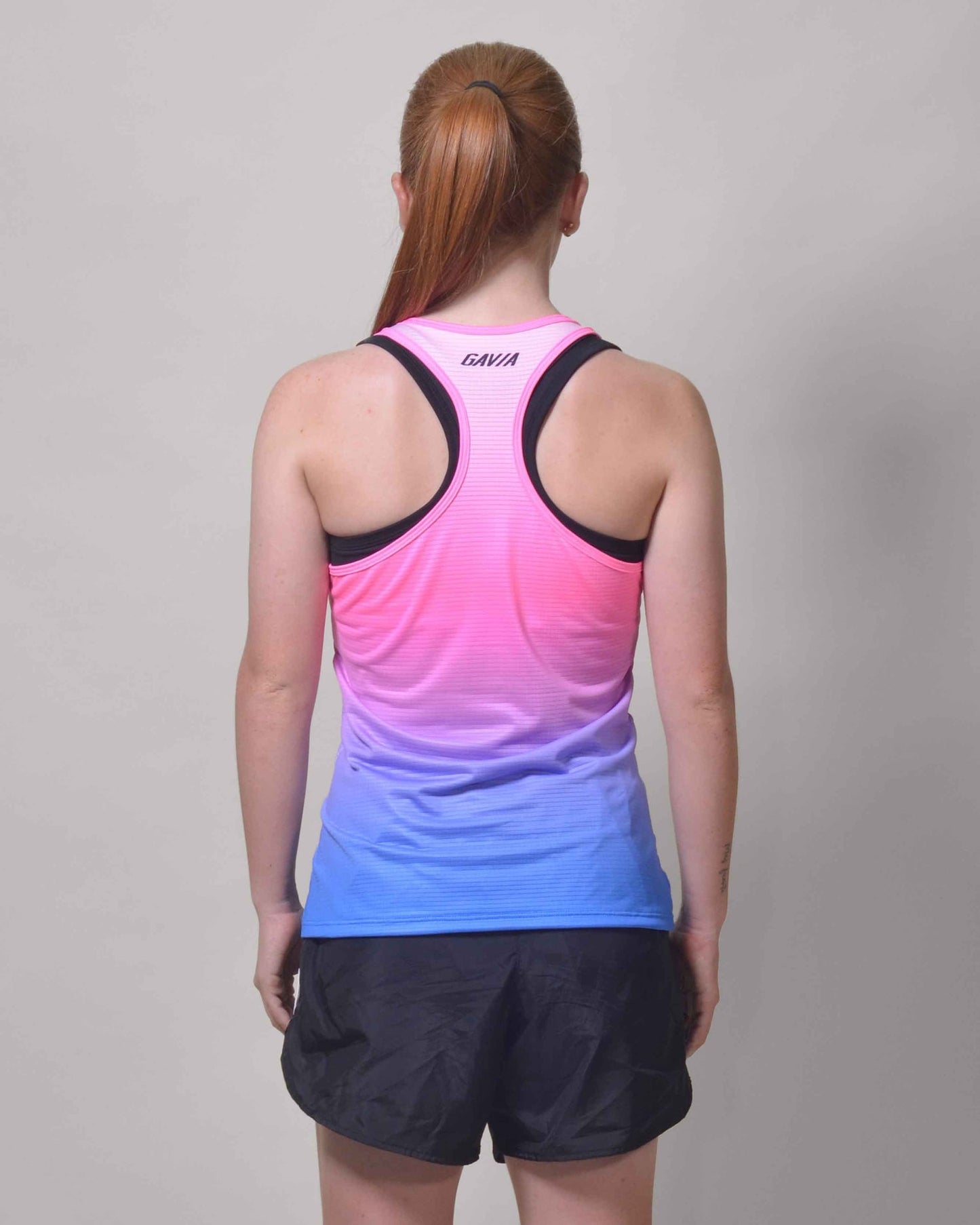 Polera Running Gavia Ping Lot - Camiseta de correr sin mangas. Mujer (Rosado azul)