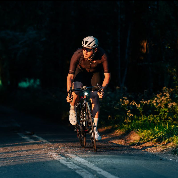 Magicshine-EVO-1300 - Luz delantera de ciclismo potente no encandila.