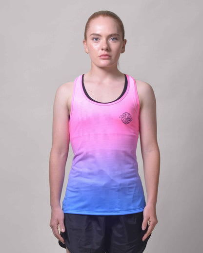Polera Running Gavia Ping Lot - Camiseta de correr sin mangas. Mujer (Rosado azul)