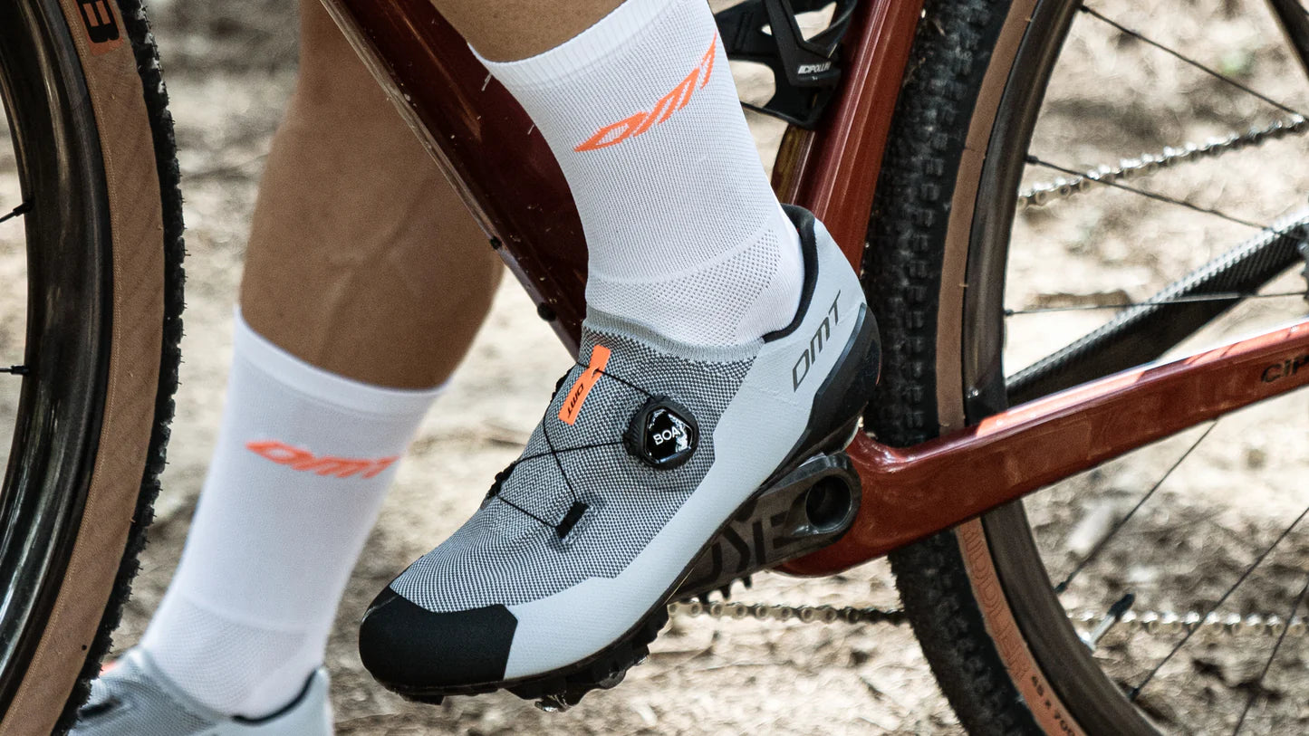 DMT KM30 – Zapato de ciclismo de Montaña MTB XC Marathon (Gris-Negro)