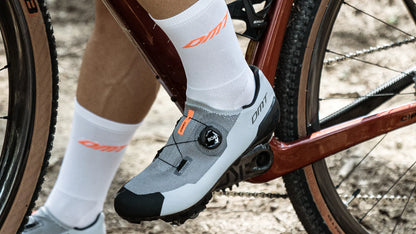 DMT KM30 – Zapato de ciclismo de Montaña MTB XC Marathon (Gris-Negro)