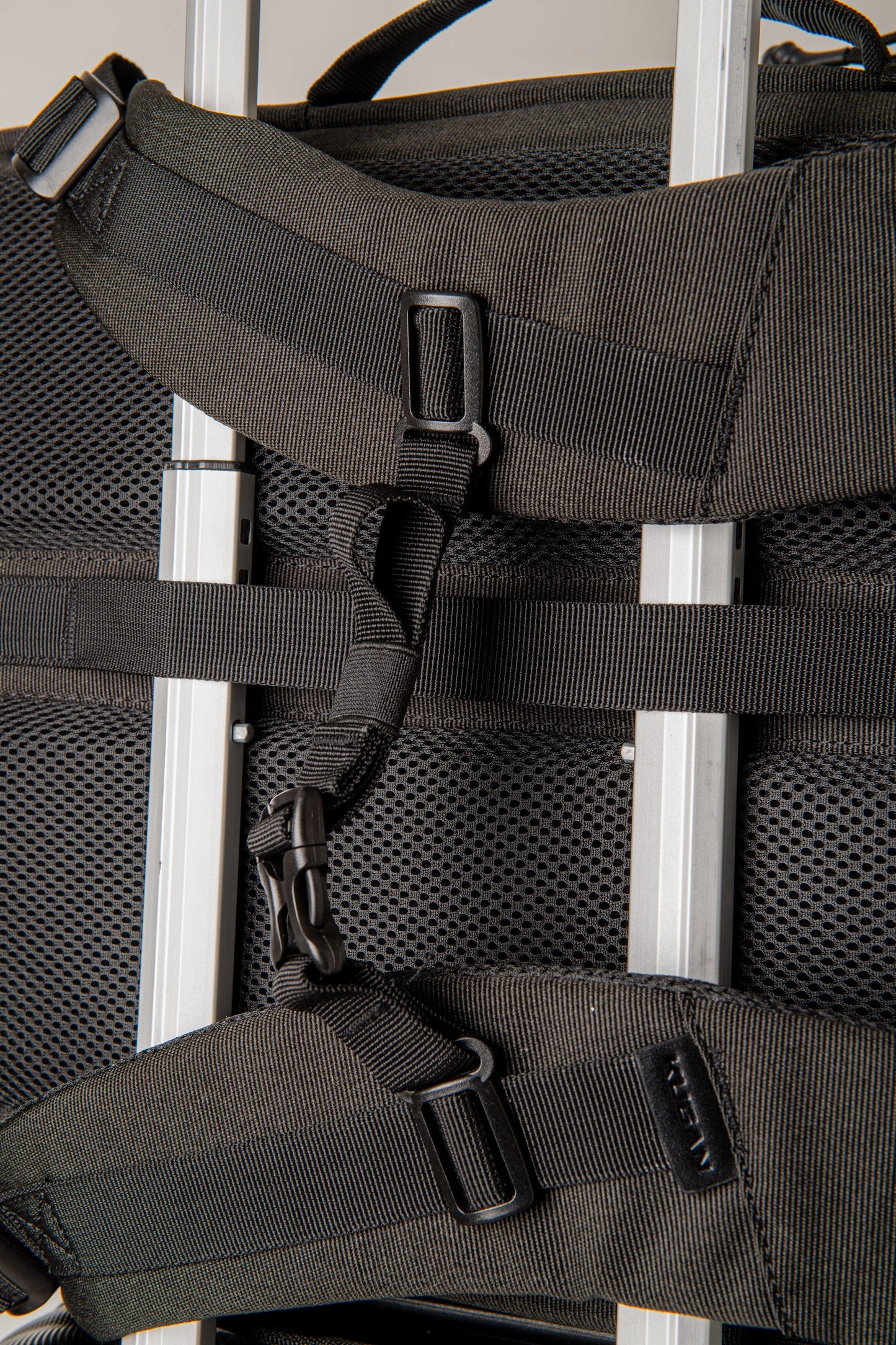 Kugan Traveler - Mochila Viaje Carbon Black (negro)