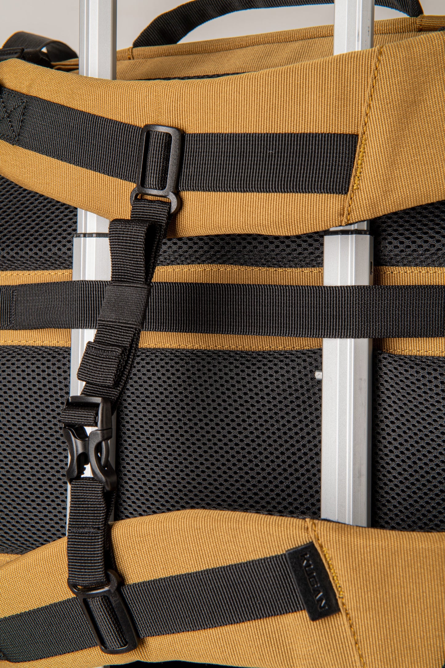 Kugan Traveler - Mochila Viaje Mustard Yellow (mostaza)