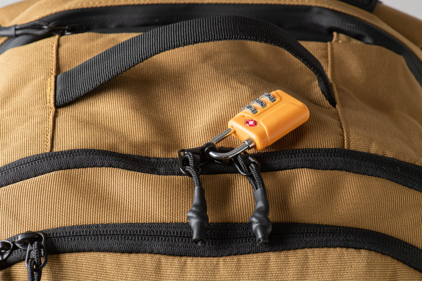 Kugan Traveler - Mochila Viaje Mustard Yellow (mostaza)