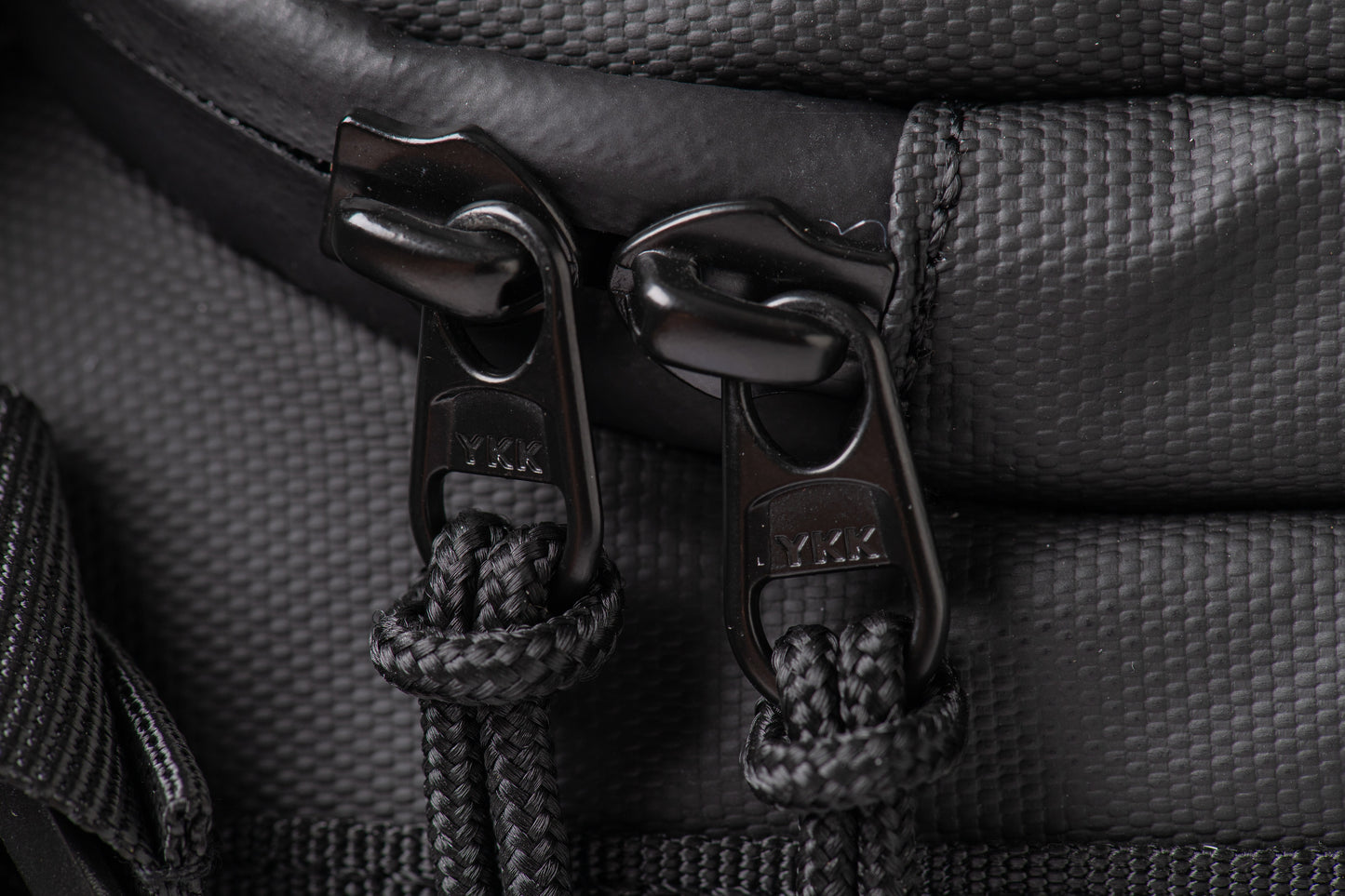 Kugan Duffel 40L - Bolso Mochila Carbon Black (Negro)