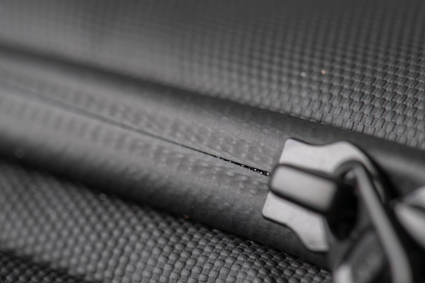 Kugan Duffel 40L - Bolso Mochila Carbon Black (Negro)