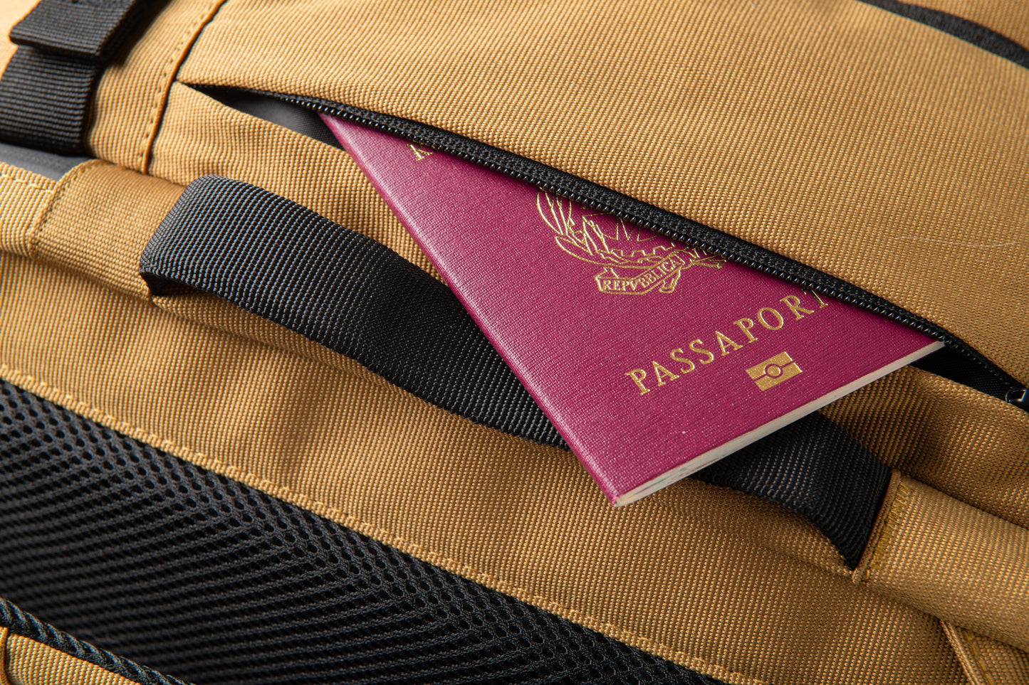 Kugan Traveler - Mochila Viaje Mustard Yellow (mostaza)