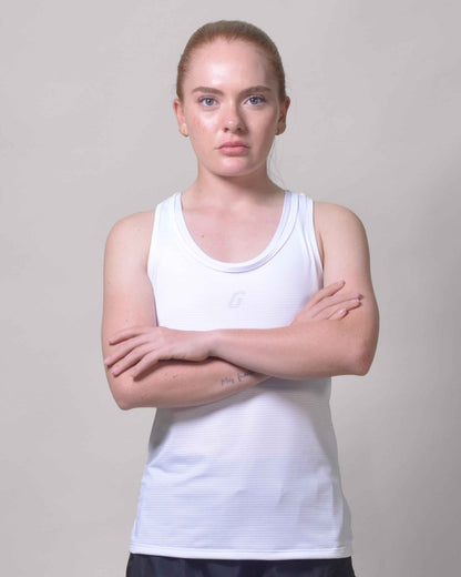 Polera Running Gavia Skipe - Camiseta de correr sin mangas. Mujer (Blanco)