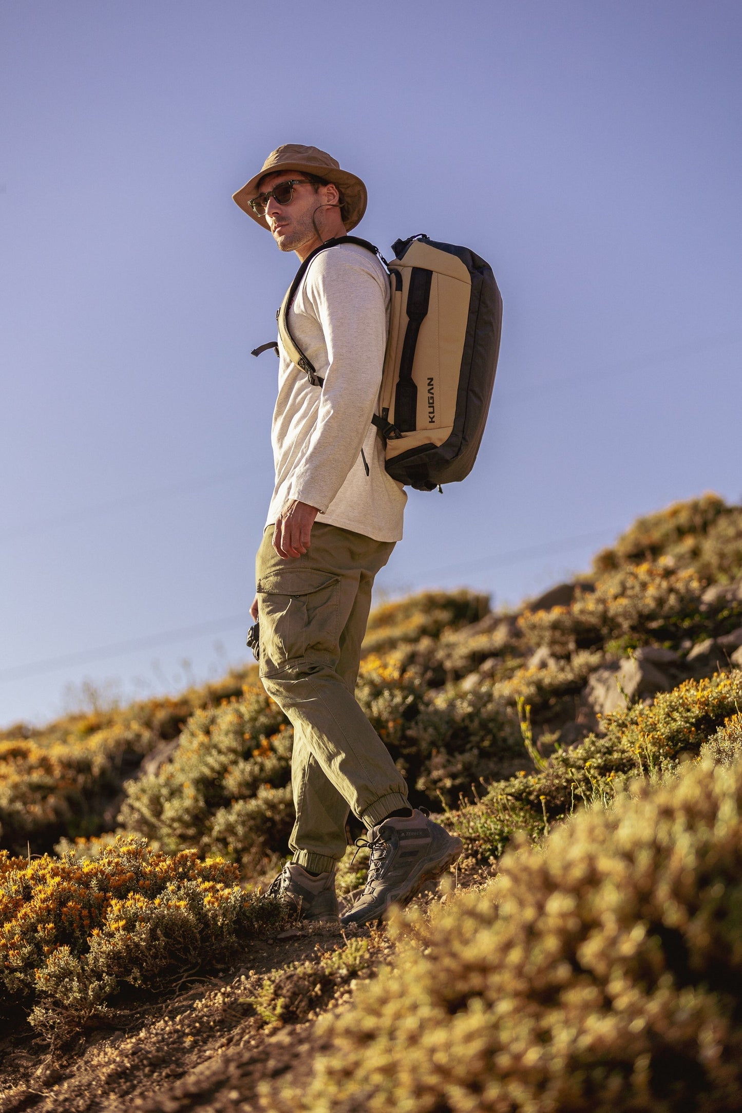 Kugan Duffel 40L - Bolso Mochila Desert Sand