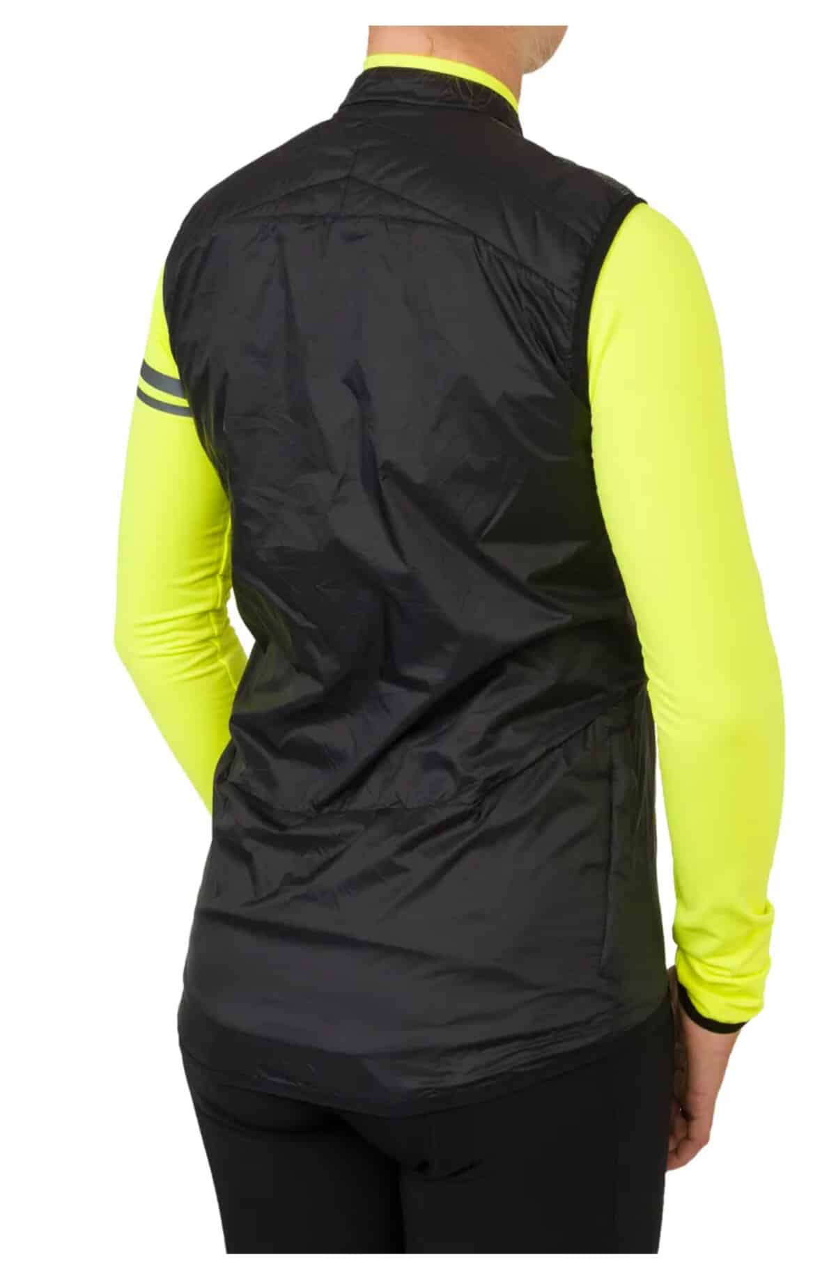 Chaleco reflectante AGU Body II mujer en uso ciclismo nocturno