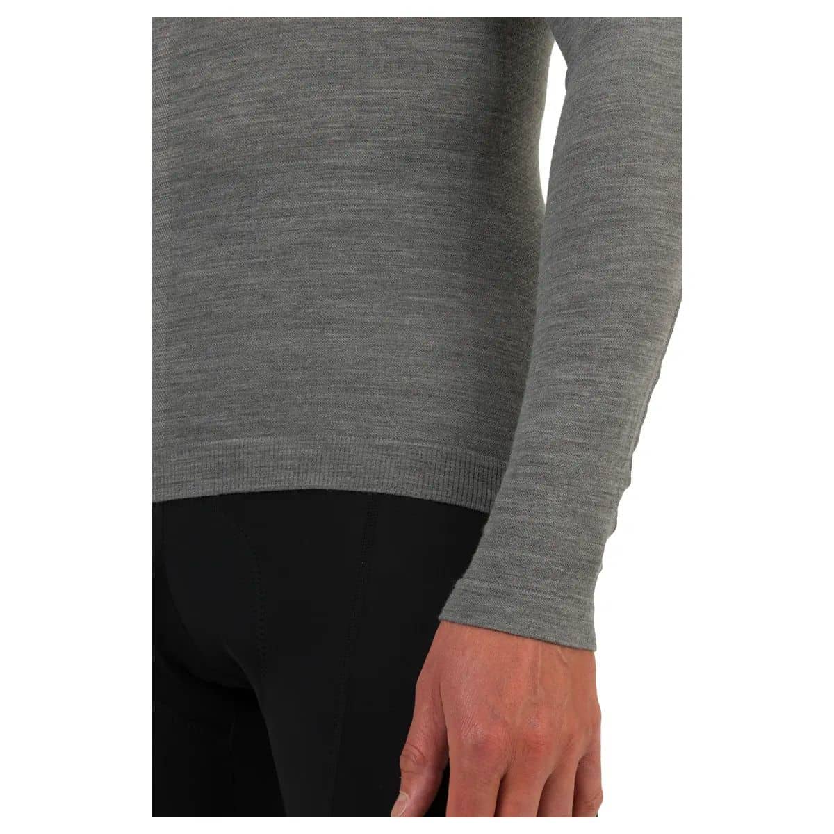 Baselayer merino AGU Winterday gris detalle cuello y tejido merino