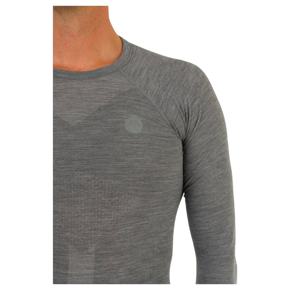 Baselayer merino AGU Winterday gris en uso ciclismo frio