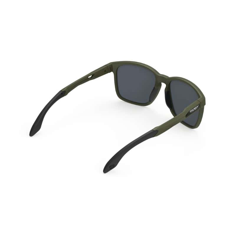 Gafas deportivas de ciclismo con lentes oscuros y marco resistente, ideal para protección solar durante paseos en bicicleta.