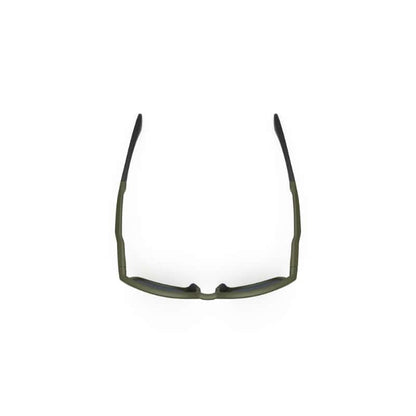 Gafas deportivas de ciclismo con marco ligero y lentes de alta resistencia, ideales para protección en rutas y competiciones.