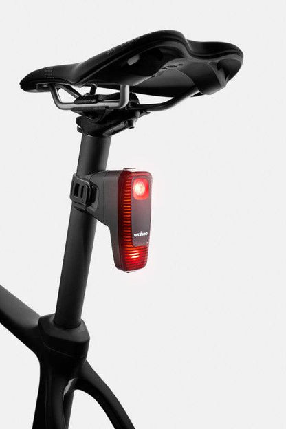 Wahoo TRACKR Radar – Radar trasero con luz inteligente para seguridad en bicicletas de Ruta y urbanas