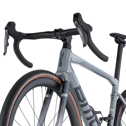 BMC Kaius 01 THREE - Bicicleta de Gravel Shimano GRX Di2 (Color Gris)