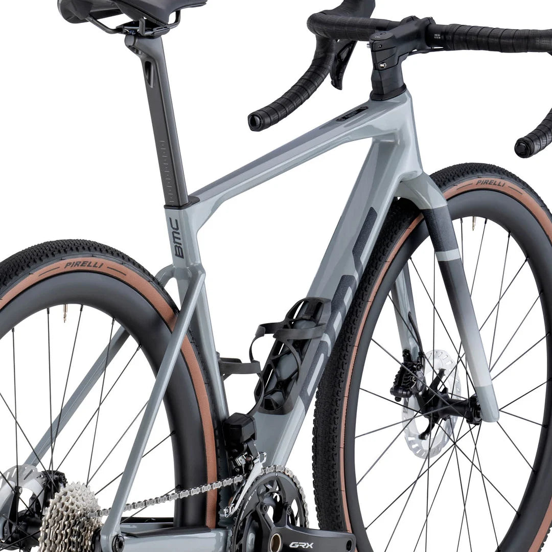 BMC Kaius 01 THREE - Bicicleta de Gravel Shimano GRX Di2 (Color Gris)