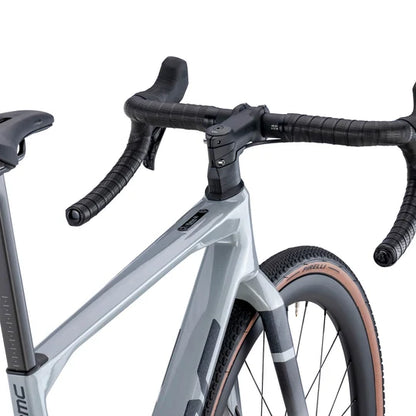 BMC Kaius 01 THREE - Bicicleta de Gravel Shimano GRX Di2 (Color Gris)