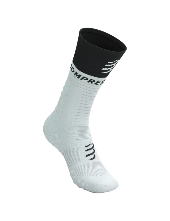 Calcetín Medio de Running Compresión -Compressport Mid Compression Socks V2.0 Blanco Negro