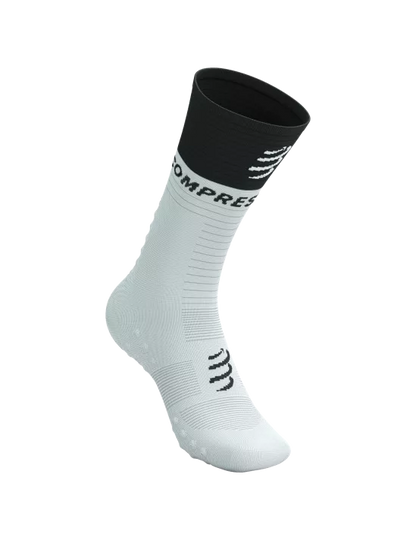 Calcetín Medio de Running Compresión -Compressport Mid Compression Socks V2.0 Blanco Negro