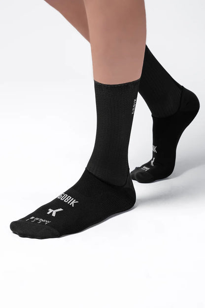 Gobik Vortex Dusk 2.0 – Calcetines de ciclismo aerodinámicos unisex.