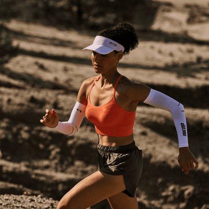 CEP Visera Run – Ala plegable y ajuste de velcro para running unisex.