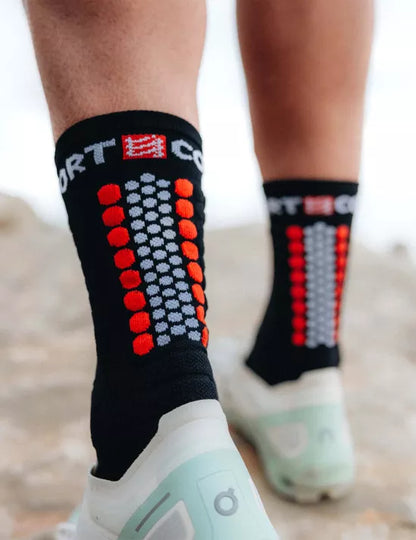 Calcetines Compressport Ultra Trail Medios Socks V2.0 Negro Rojo