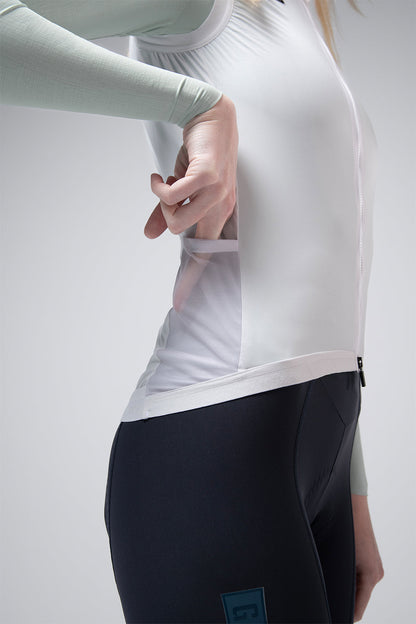 Gobik Vector 2.0 – Cortaviento de ciclismo mujer. (Blanco)